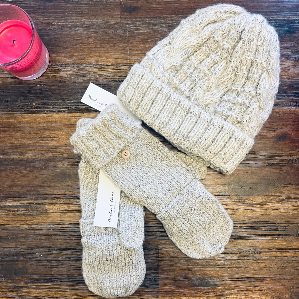Bnwt fully lined cuff hat and pop top mitts for cold weather!Never worn-oatmeal!